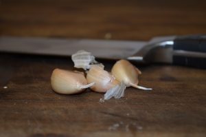 garlicpress-vs-knife